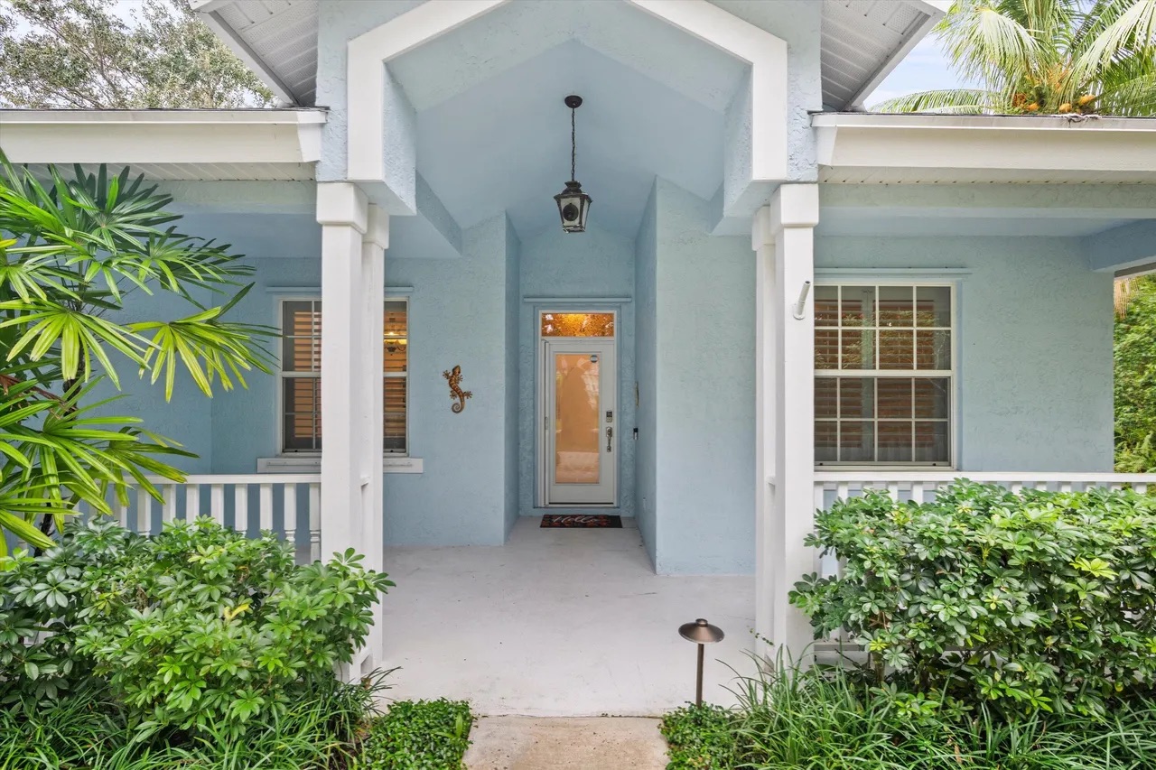 9416 SE Mercury St, Hobe Sound, FL